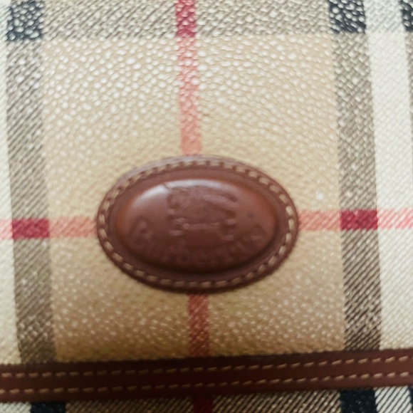 Authentic Burberry bifold wallet - Picture 2 of 3
